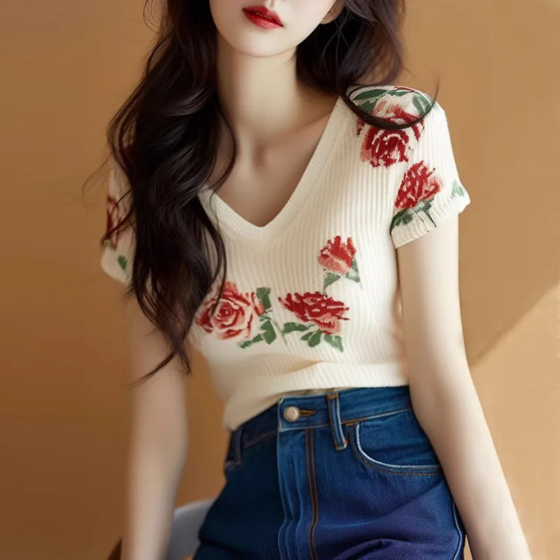 Embroidery Rose - Haut en tricot beige à col